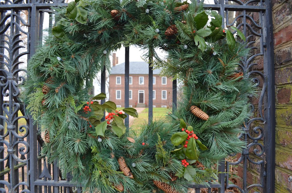 Photos: Holiday Decorations at Kenmore & Ferry Farm