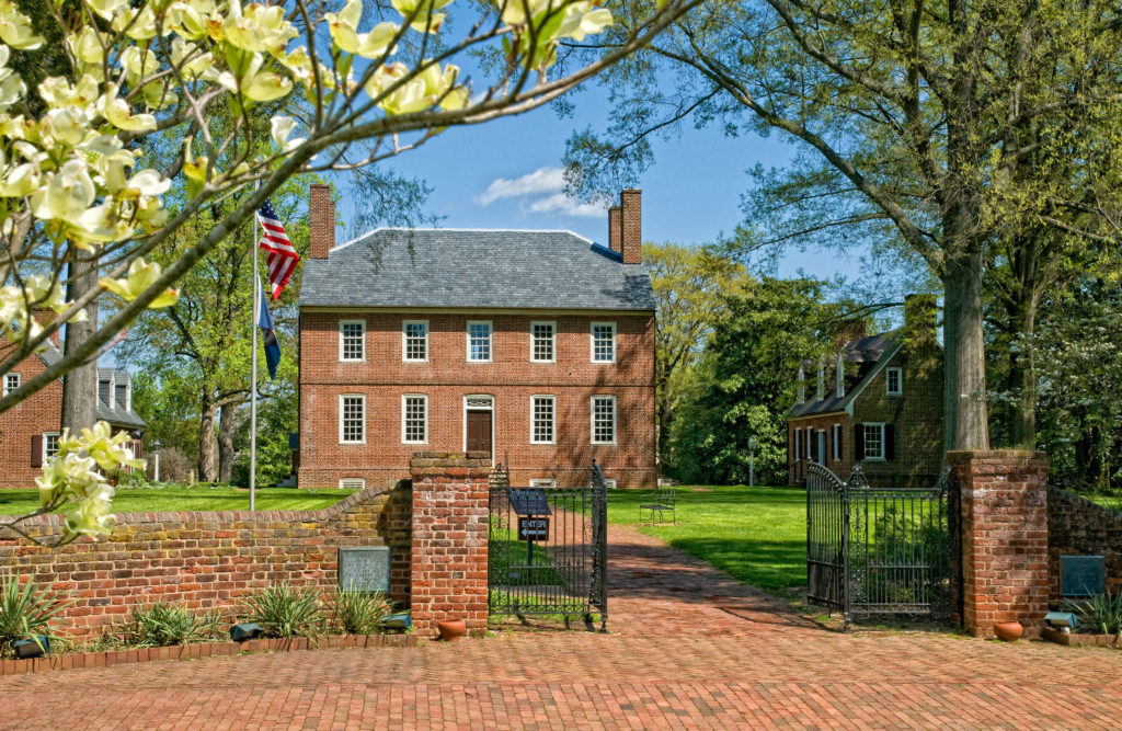 Front gate and main house for Historic Kenmore