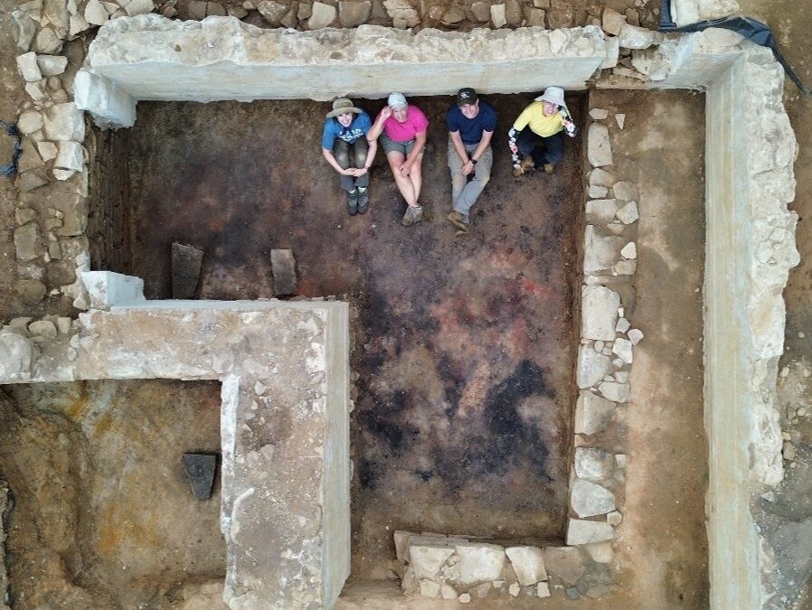 Picture of Ferry Farm archaeologists in Cellar